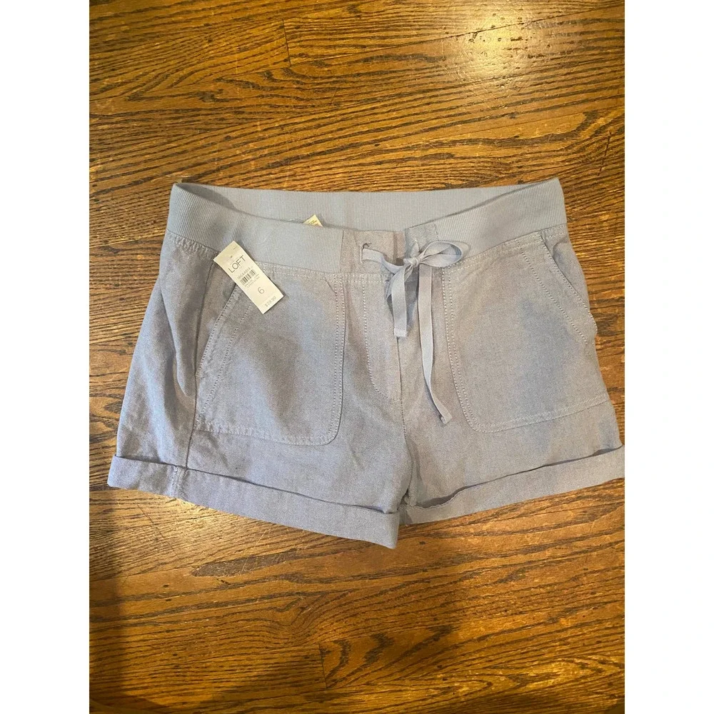 NWT Ann Taylor Loft NEW - Size 6 Blue Shorts with Clasp and Tie - Picture 1 of 6